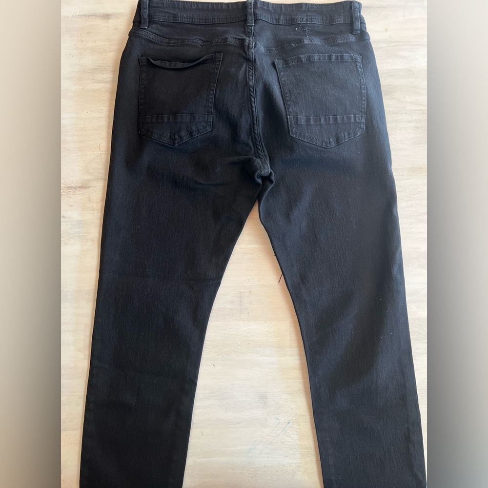 Stretchy, light-weight pants. 78% Cotton, 20% Polyester, 2 % Spandex